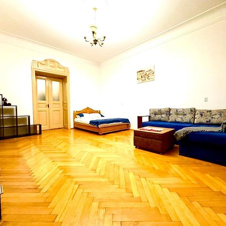 Luxury Apartment Near Rynok Square Lviv Exterior foto