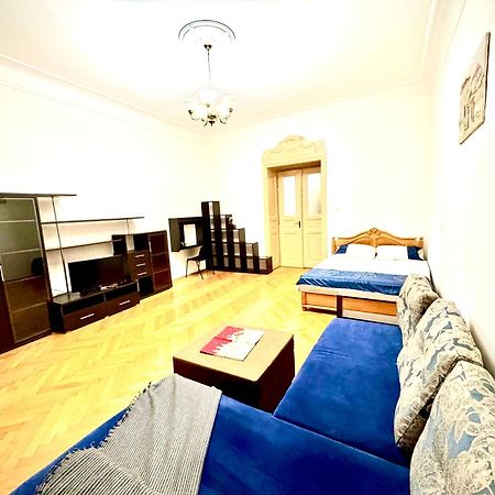 Luxury Apartment Near Rynok Square Lviv Exterior foto